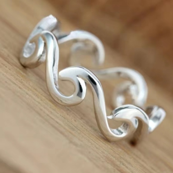 Silver Ocean Wave Ring - Picture 4 of 6